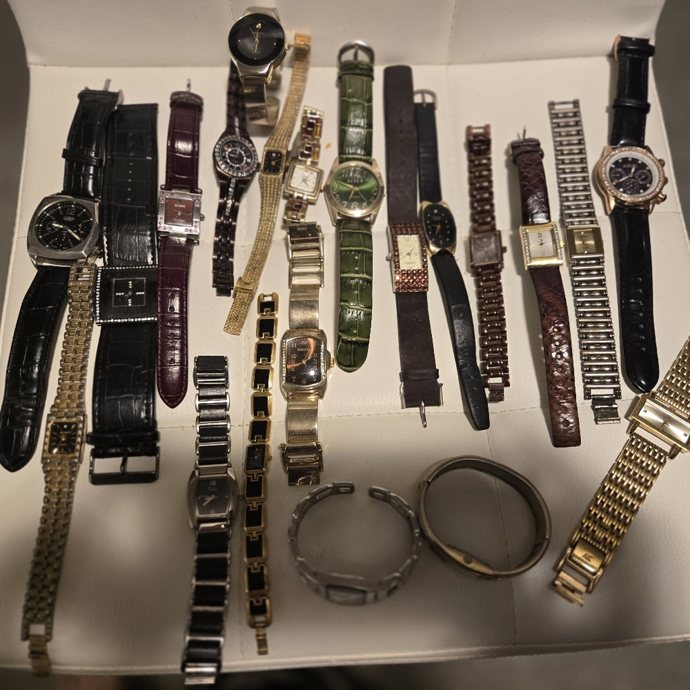 HUGE 21 Pc. Watch bundle